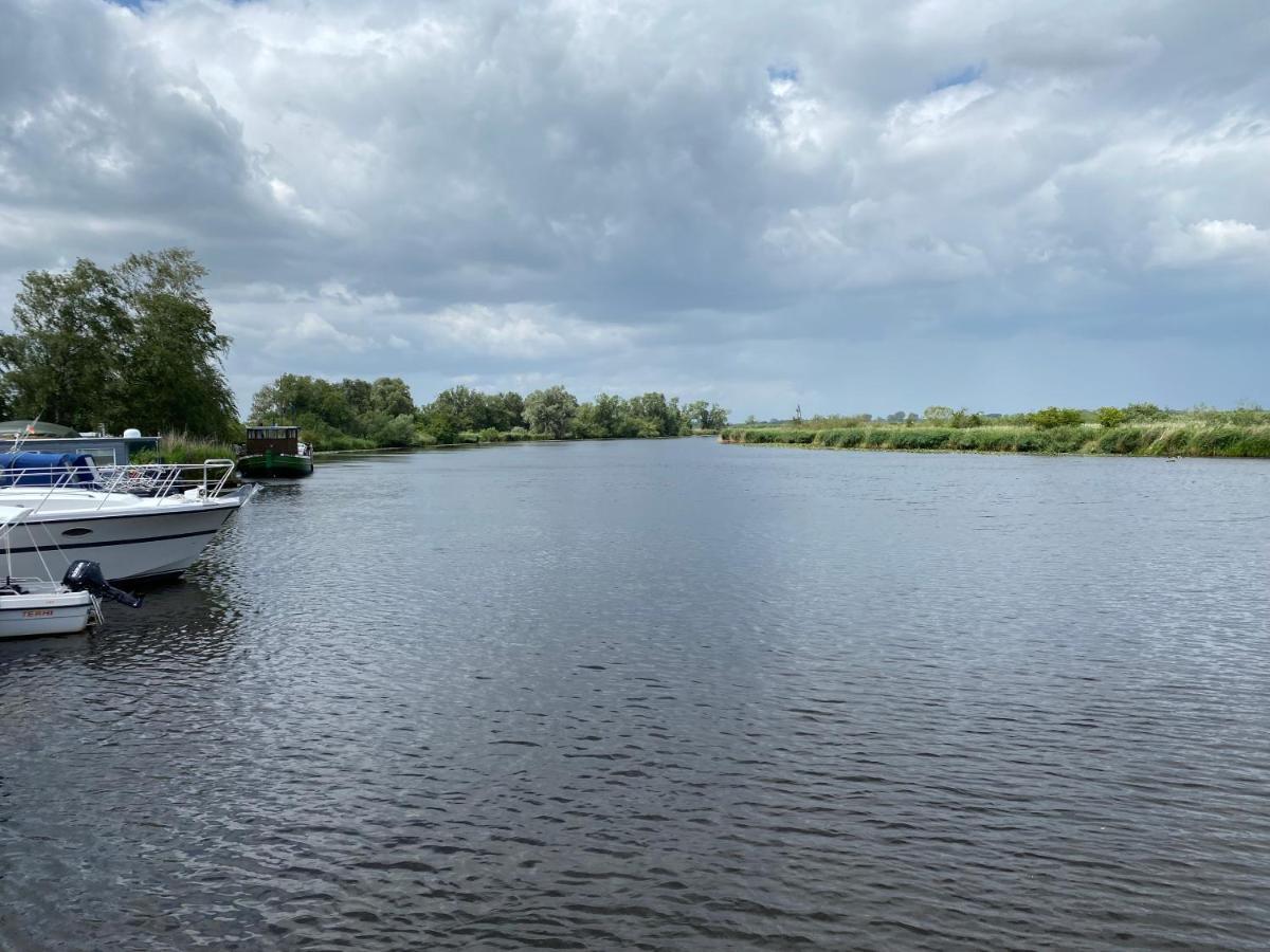 Schwimmpod An Der Peene Campsite